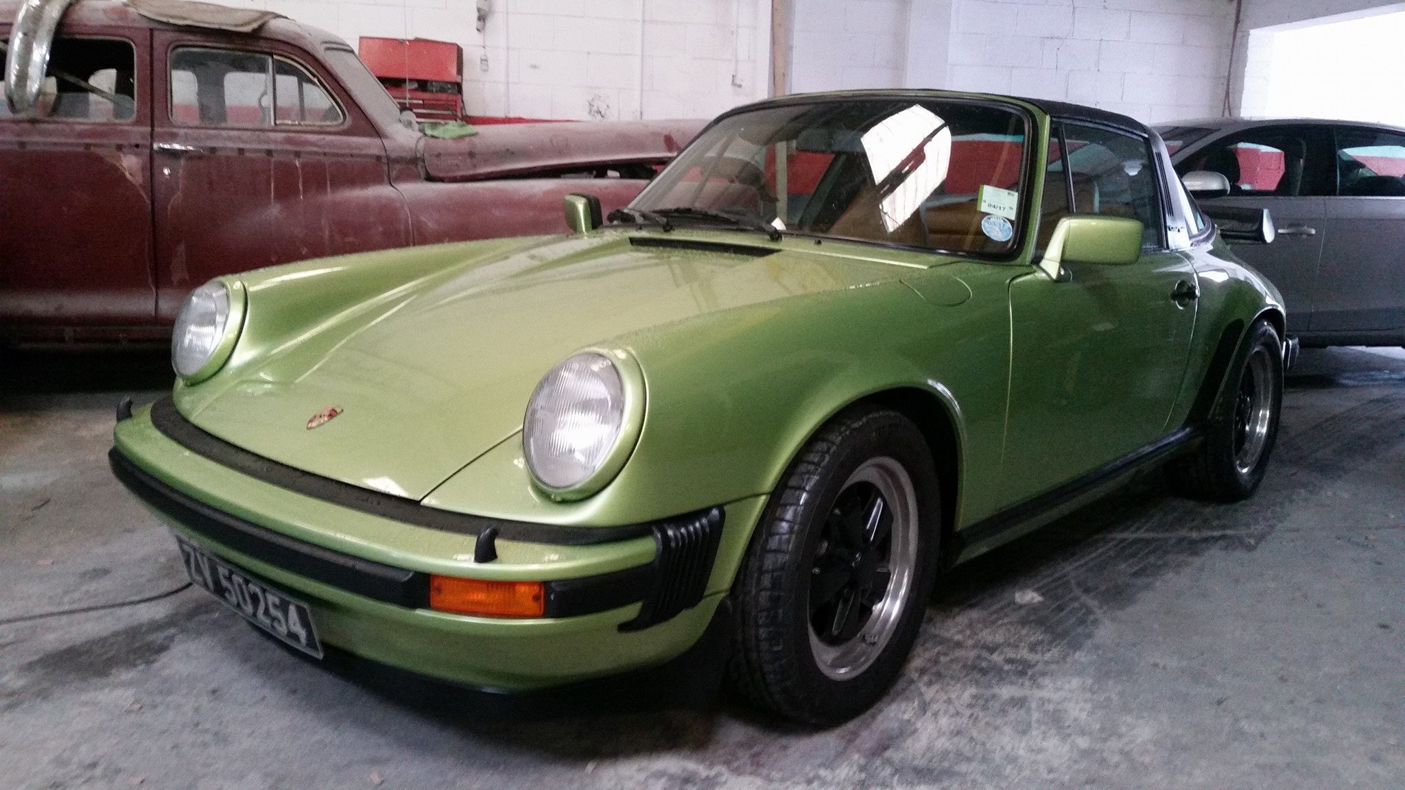 vintage-porsche-green